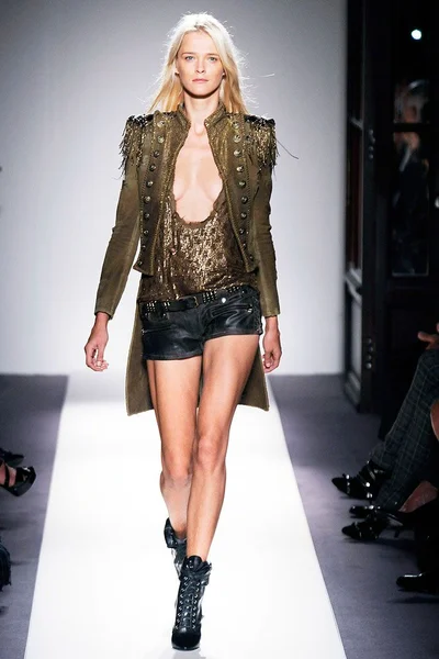 Look 18